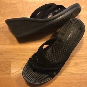 Sketchers wedge flip-flops